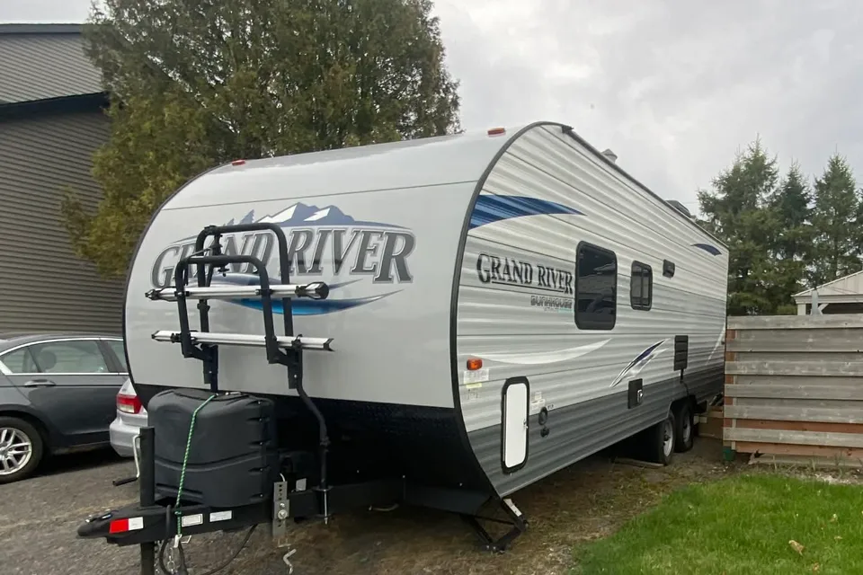 isabelle Grand River Bunkhouse ultra lite Roulotte