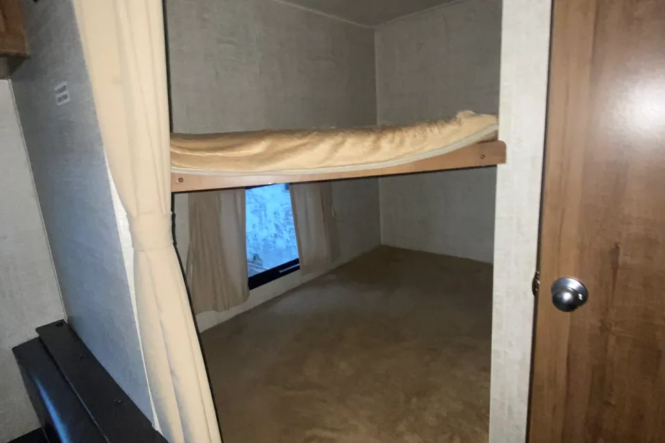 isabelle Grand River Bunkhouse ultra lite Roulotte