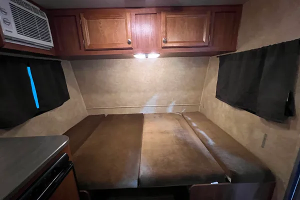 06 - 2012 - JAYCO - BUNKS - 2480lbs - SLEEPS 4