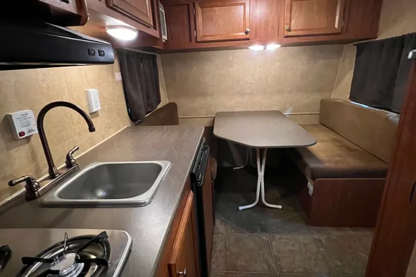 06 - 2012 - JAYCO - BUNKS - 2480lbs - SLEEPS 4