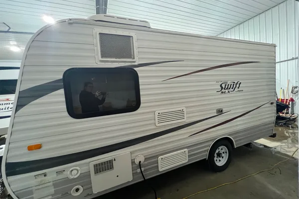 06 - 2012 - JAYCO - BUNKS - 2480lbs - SLEEPS 4