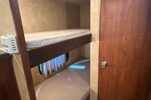 06 - 2012 - JAYCO - BUNKS - 2480lbs - SLEEPS 4
