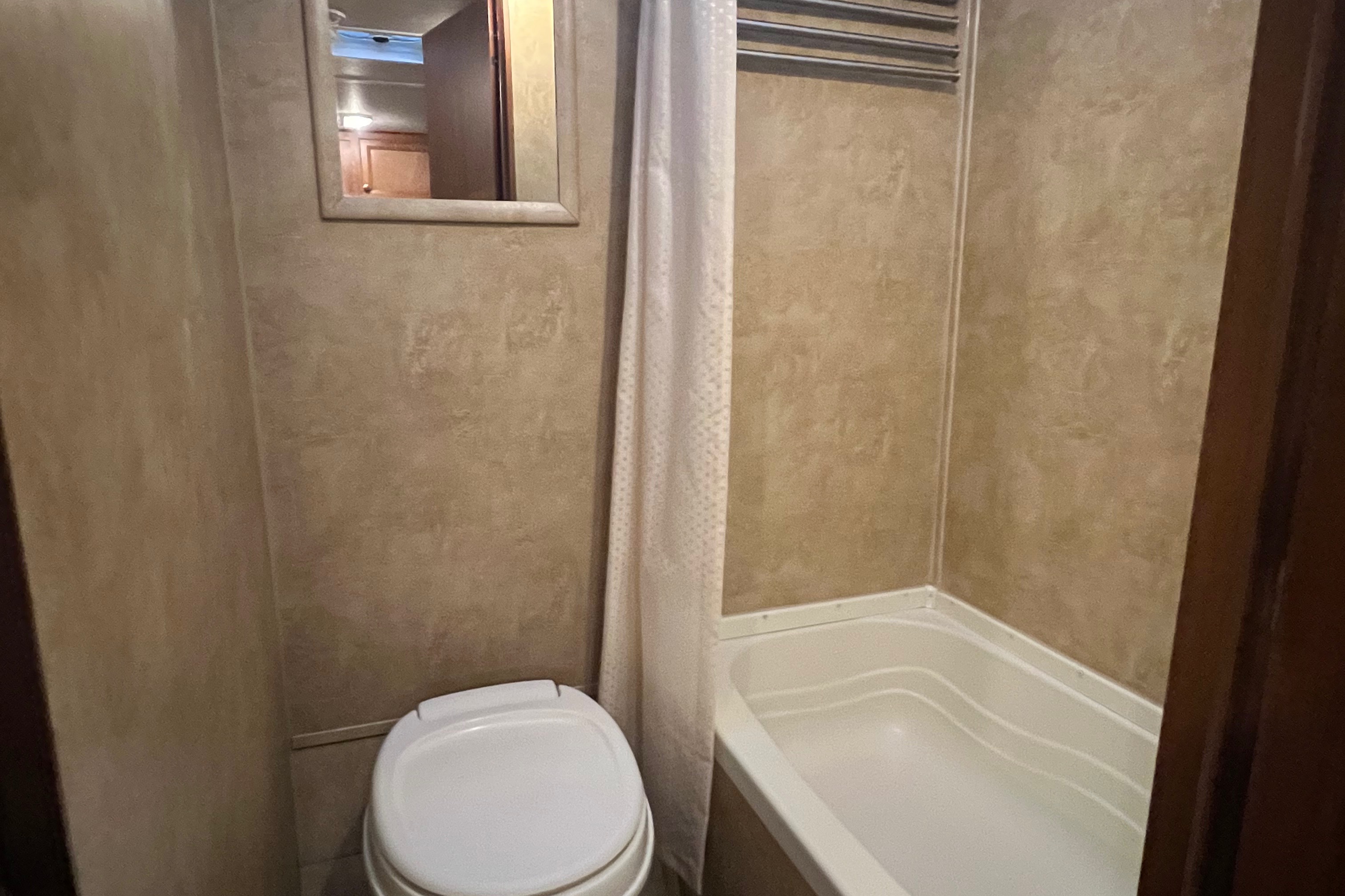 06 - 2012 - JAYCO - BUNKS - 2480lbs - SLEEPS 4