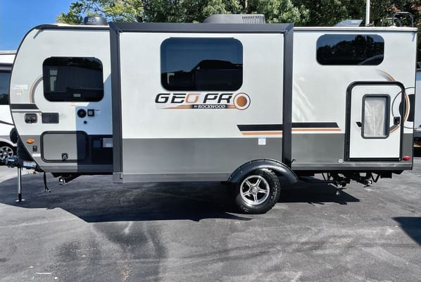 2024 Geo Pro 20BHS 21ft | Family Bunkhouse | Sleeps 6 | Lightweight | Hitch Included | Irvine