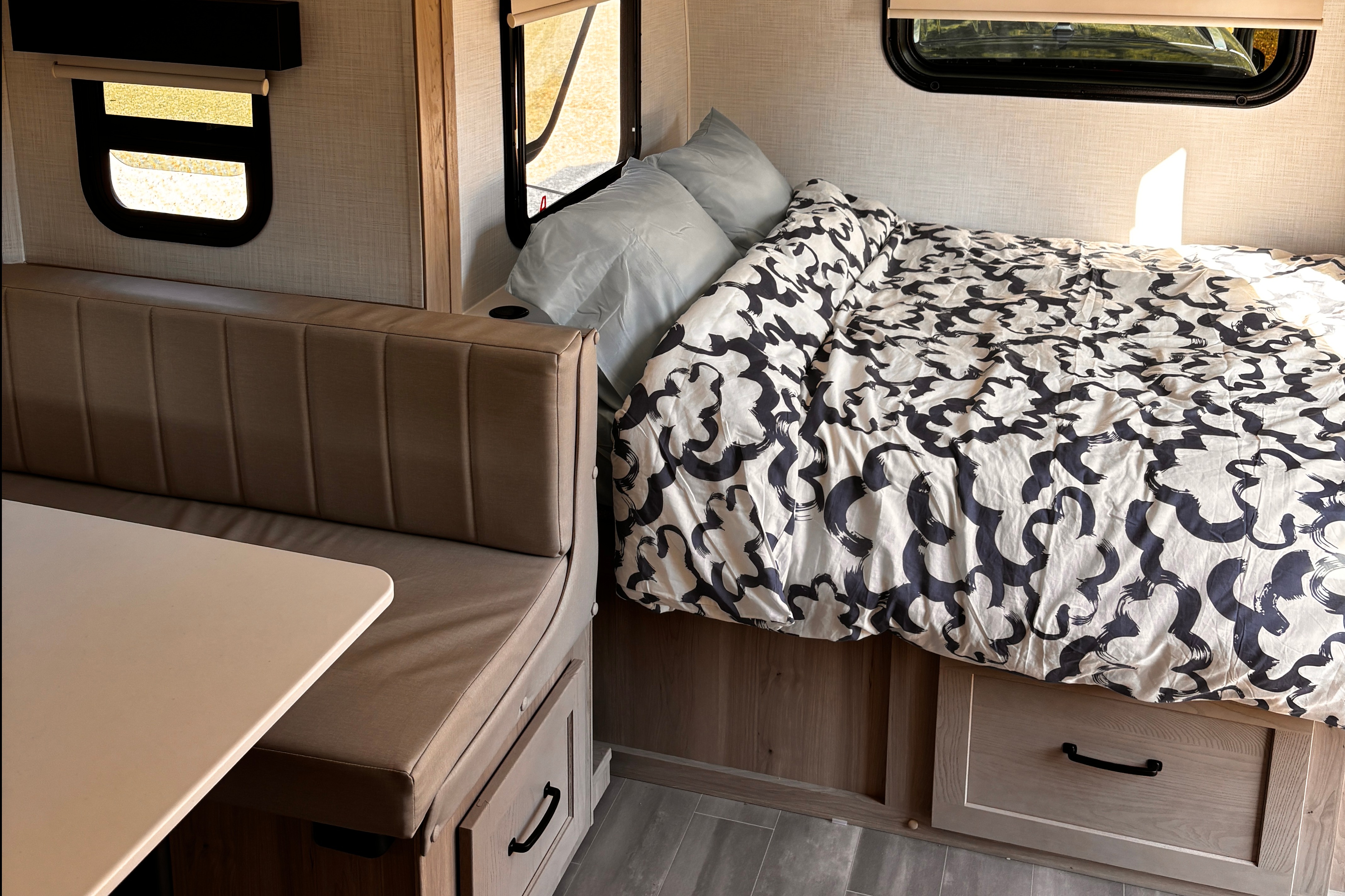 2024 Geo Pro 20BHS 21ft | Family Bunkhouse | Sleeps 6 | Lightweight | Hitch Included | Irvine