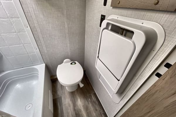 2024 Geo Pro 20BHS 21ft | Family Bunkhouse | Sleeps 6 | Lightweight | Hitch Included | Irvine