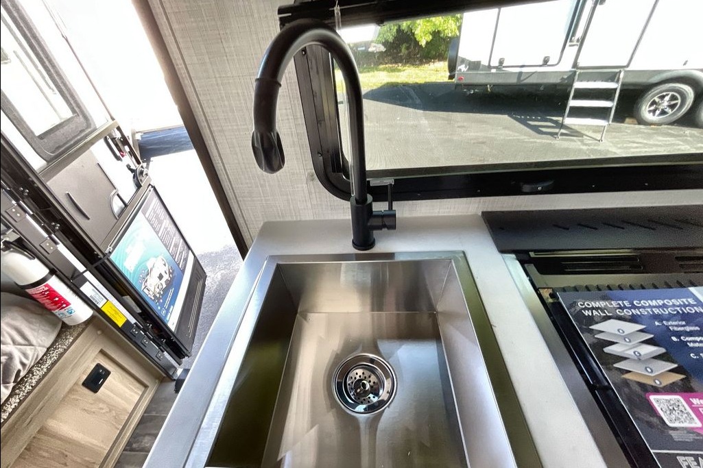 2024 Geo Pro 20BHS 21ft | Family Bunkhouse | Sleeps 6 | Lightweight | Hitch Included | Irvine