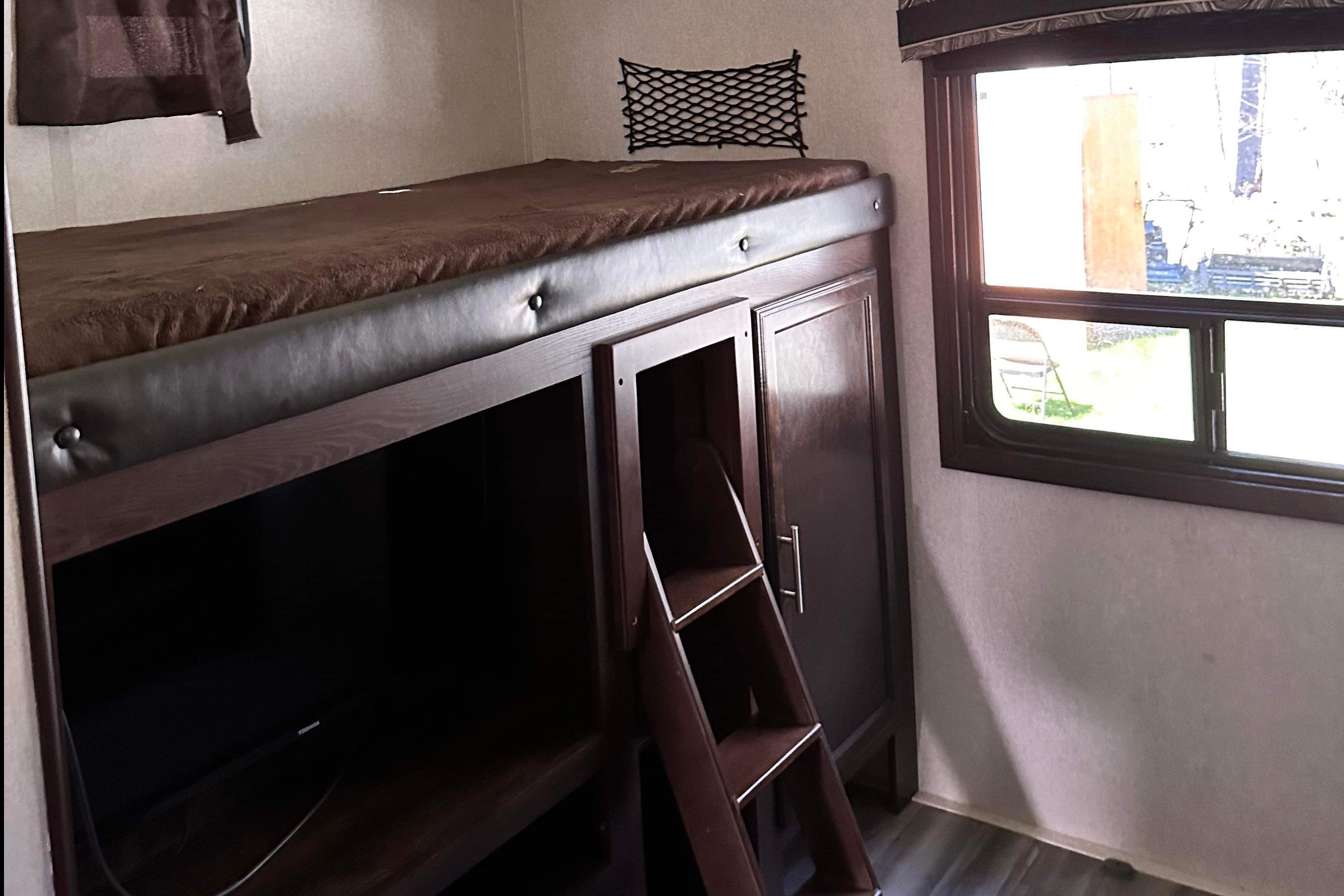 Clean & Comfortable Sleeps 9