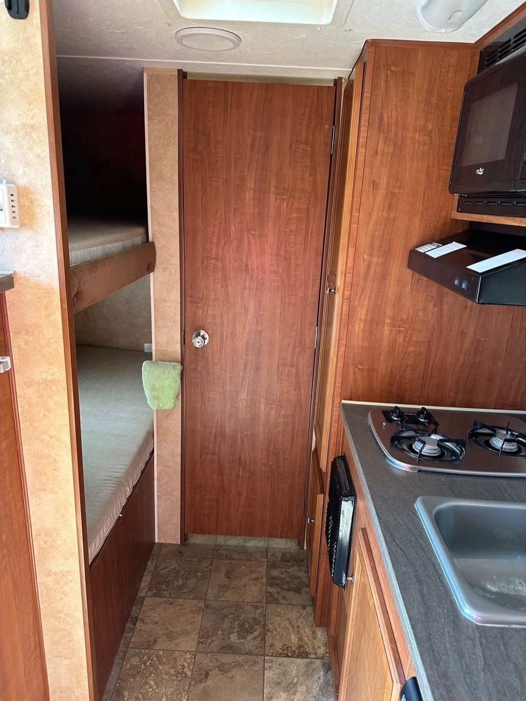 Light Weight SUV Towable 2400lbs dry weight