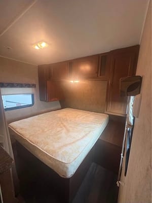 Kawartha RV Rentals Pioneer 25BH Travel Trailer