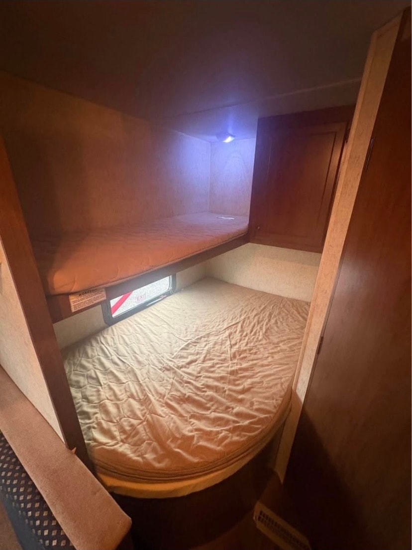 Kawartha RV Rentals Pioneer 25BH Travel Trailer