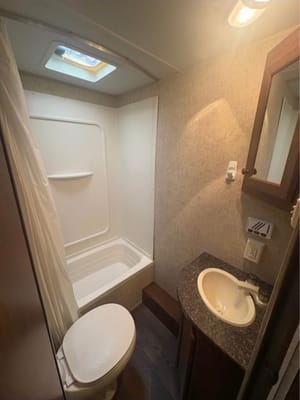 Kawartha RV Rentals Pioneer 25BH Travel Trailer