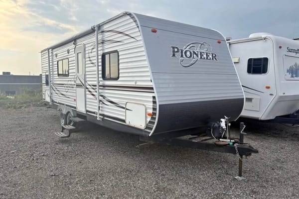 Kawartha RV Rentals Pioneer 25BH Travel Trailer