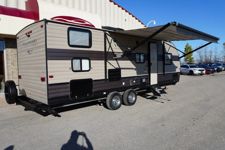 Daniel's Keystone Wildwood 243BHXL Travel Trailer