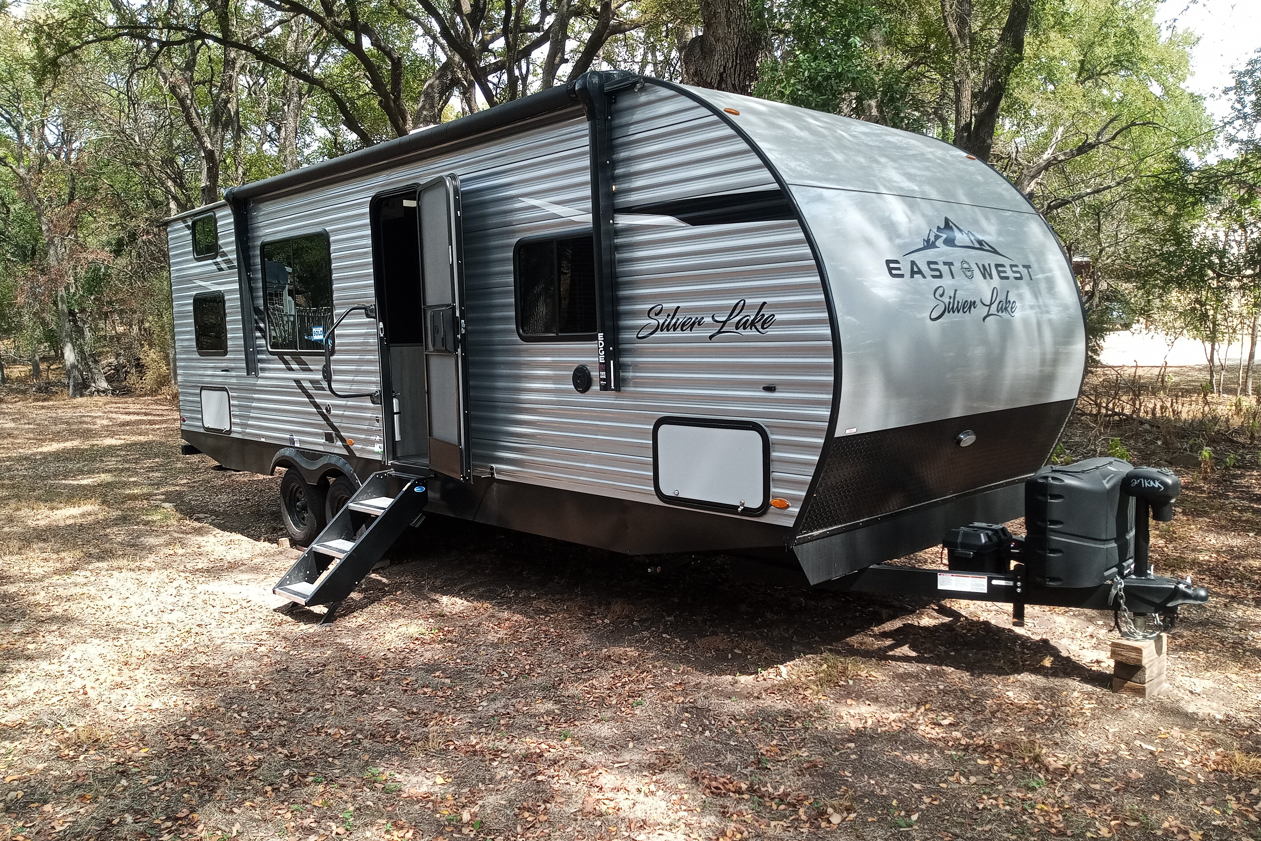 Gloria's east to west Silver Lake Travel Trailer