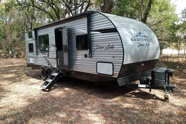 Gloria's east to west Silver Lake Travel Trailer