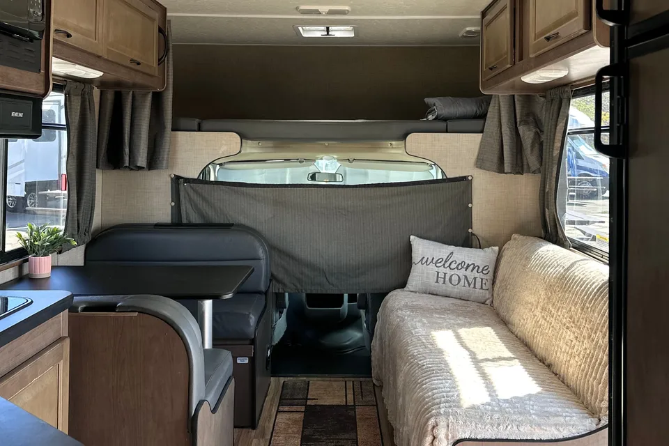 Lidiya's THOR MOTOR COACH 28A MAJESTIK