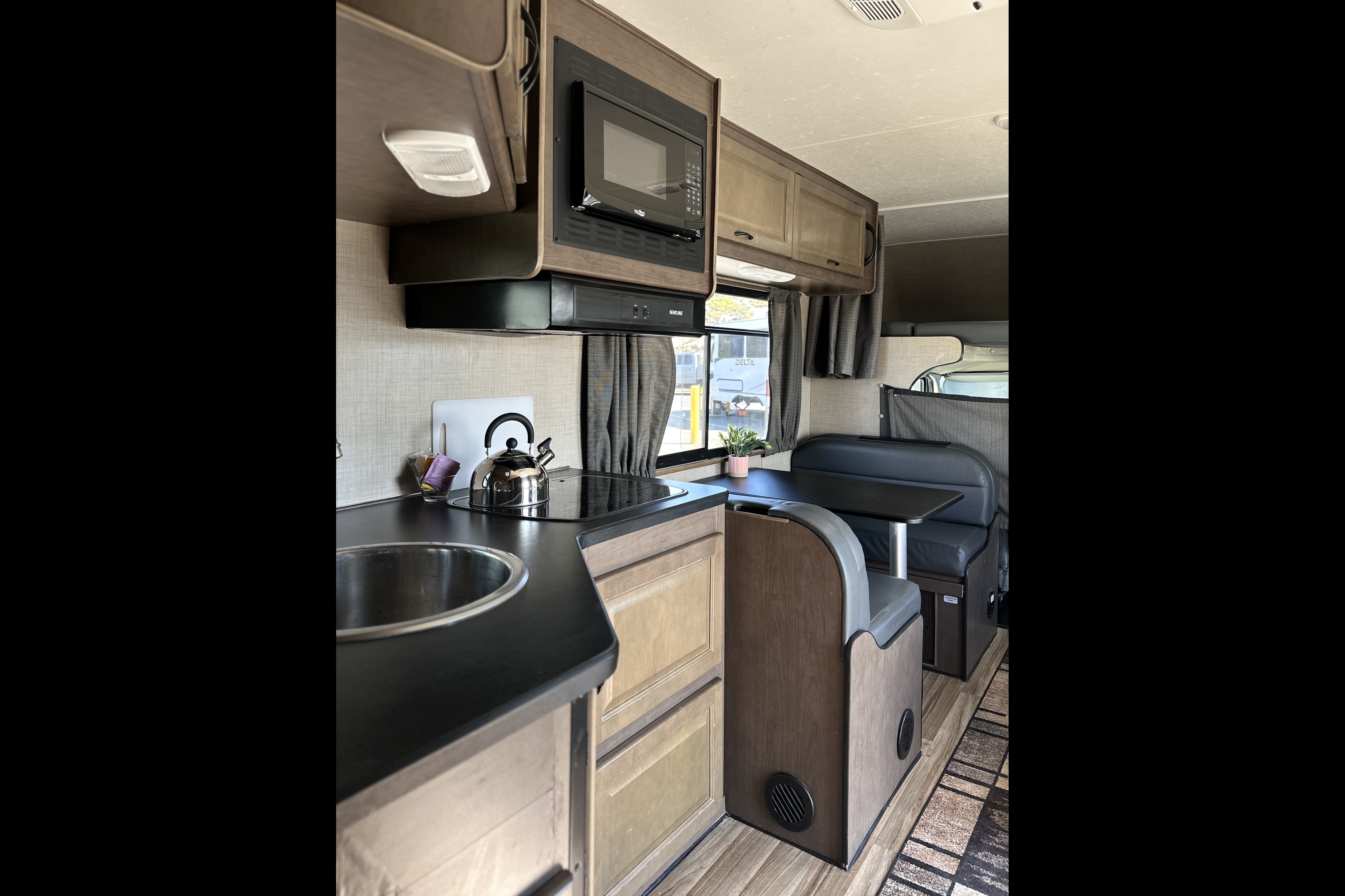 Lidiya's THOR MOTOR COACH 28A MAJESTIK