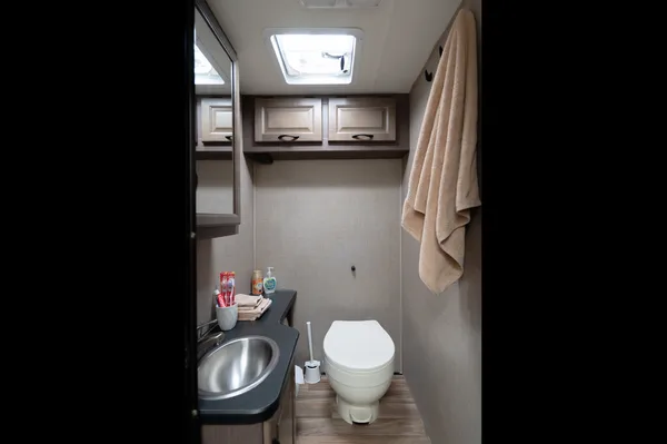 Lidiya's THOR MOTOR COACH 28A MAJESTIK