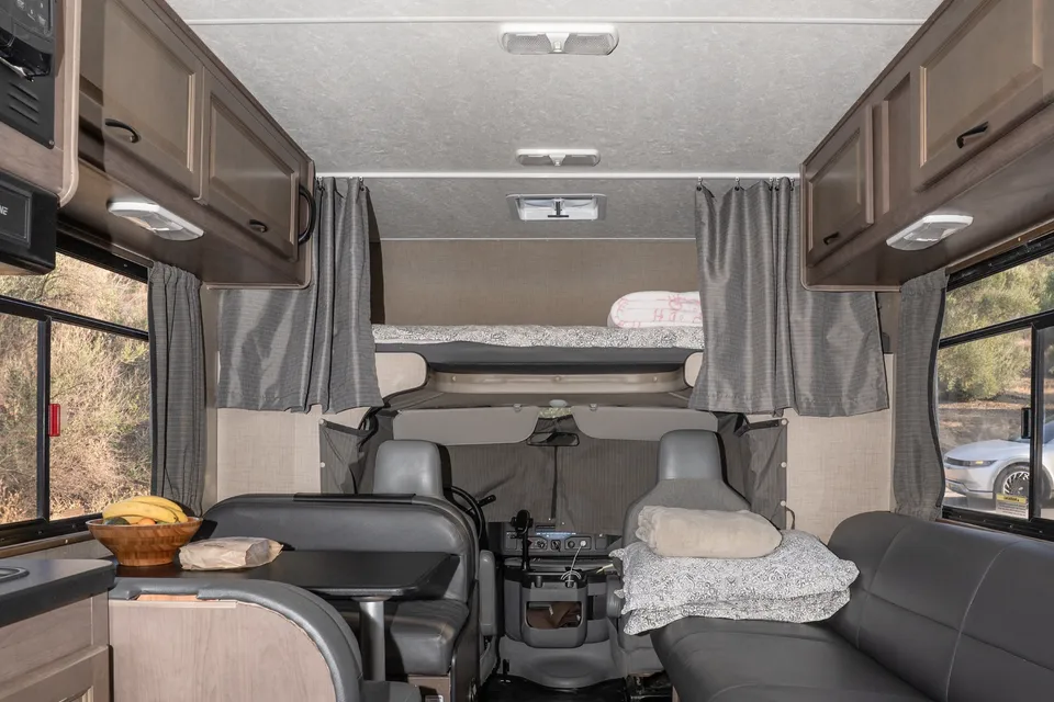 Lidiya's THOR MOTOR COACH 28A MAJESTIK