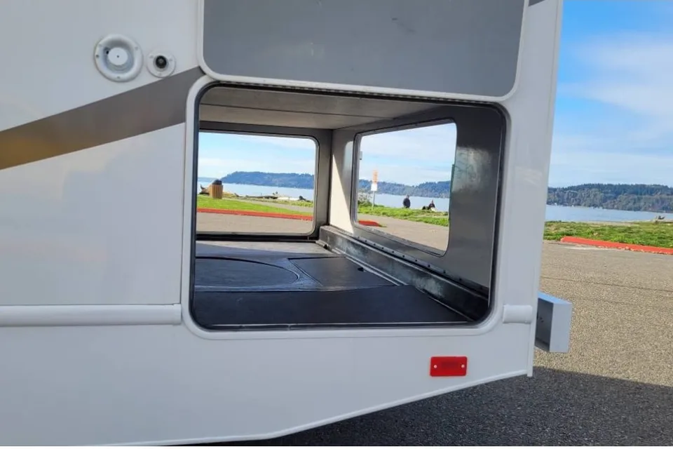 Lidiya's THOR MOTOR COACH 28A MAJESTIK