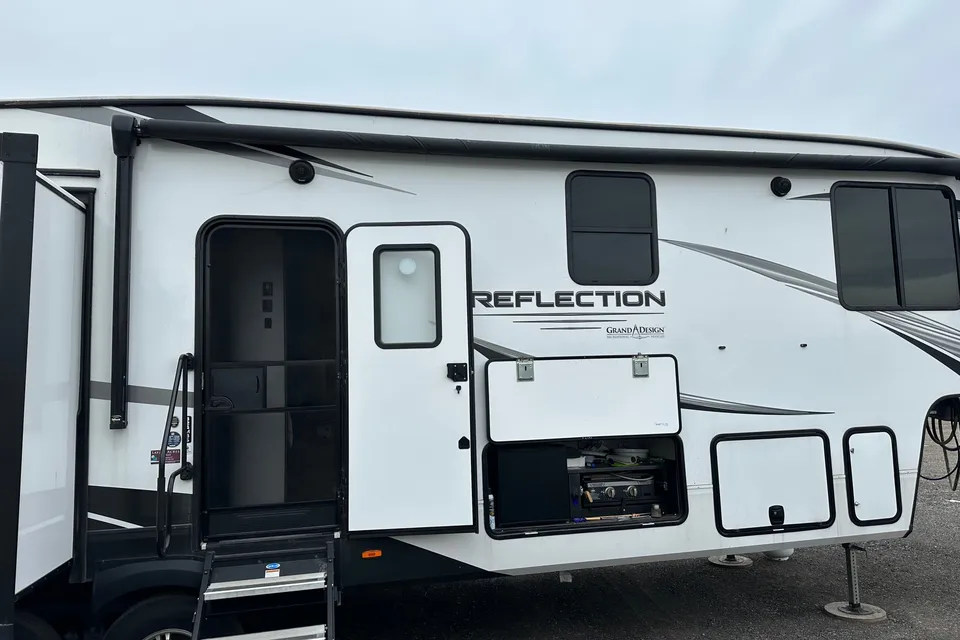 Grand Design 324MBS Fifth Wheel 38 Feet