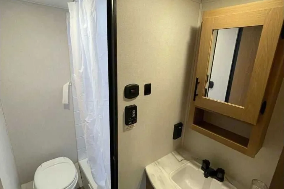 Jesse's Prime Time Avenger Travel Trailer
