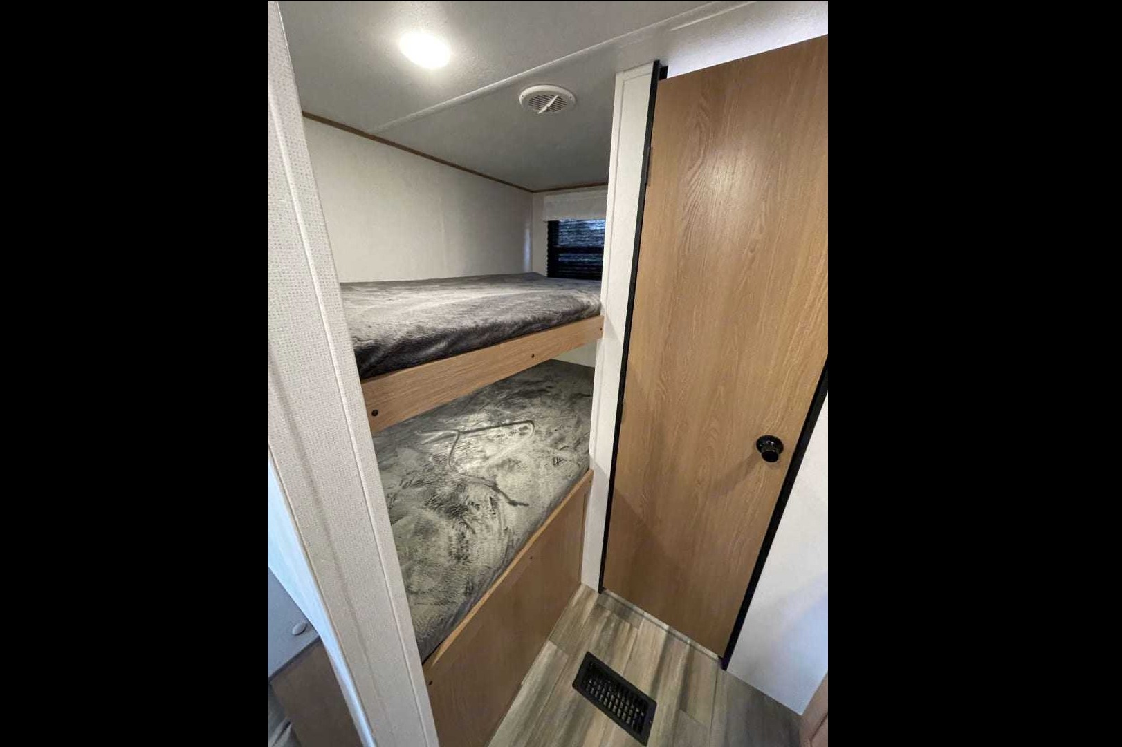 Jesse's Prime Time Avenger Travel Trailer