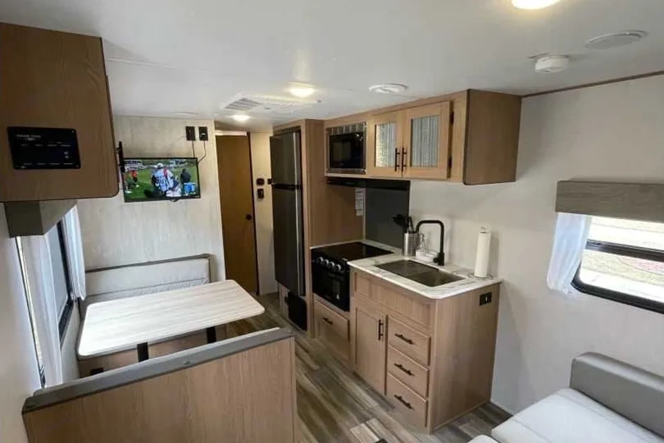 Jesse's Prime Time Avenger Travel Trailer