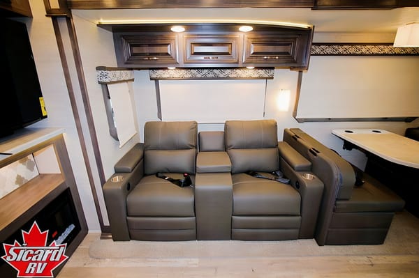 Lucia's Jayco Seneca 37L Class Super C