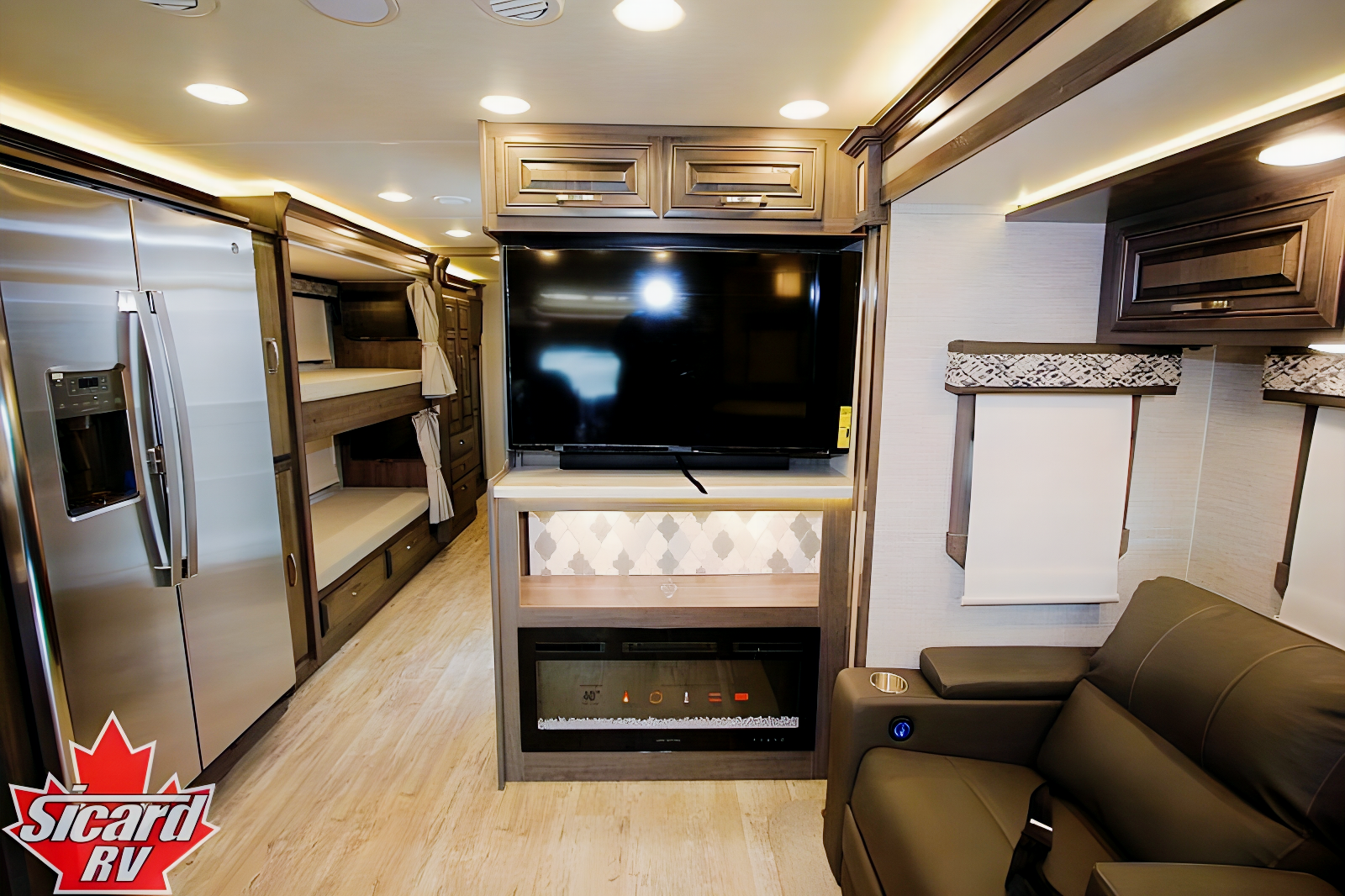 Lucia's Jayco Seneca 37L Class Super C