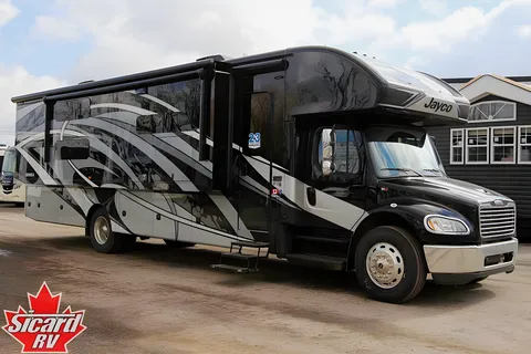 Lucia's Jayco Seneca 37L Class Super C