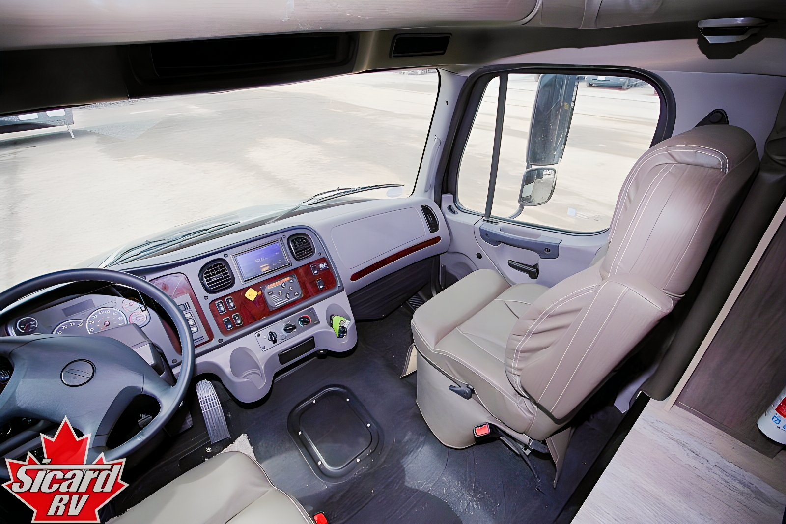 Lucia's Jayco Seneca 37L Class Super C