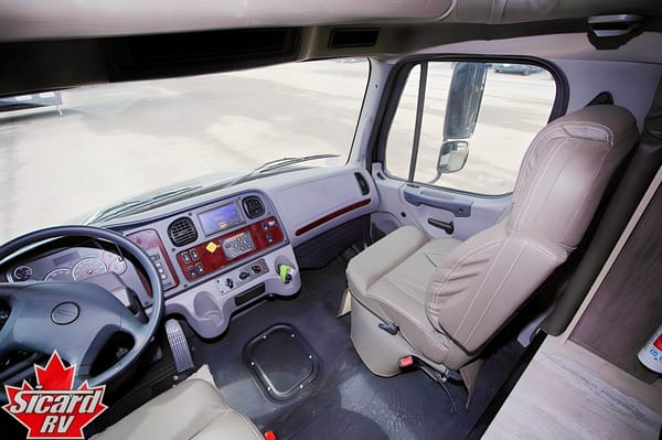 Lucia's Jayco Seneca 37L Class Super C