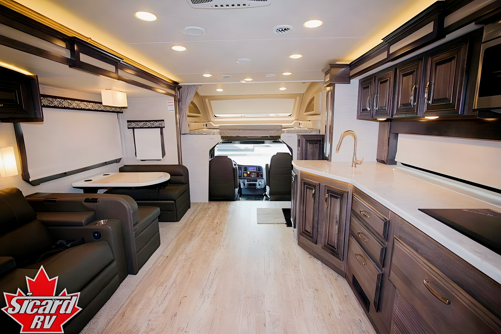 Lucia's Jayco Seneca 37L Class Super C