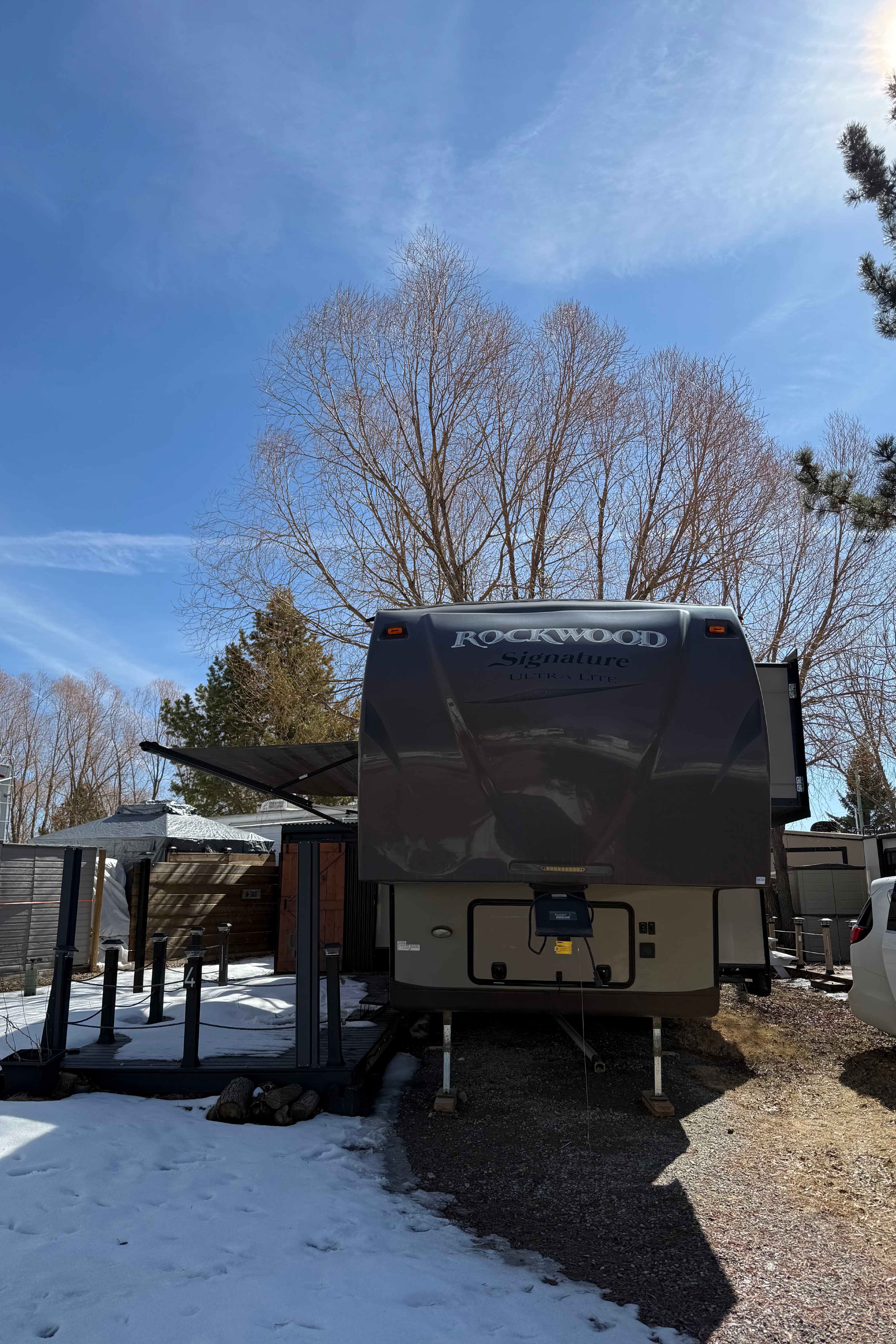 Family Friendly Forest River Rockwood ultra lite Fifth Wheel
