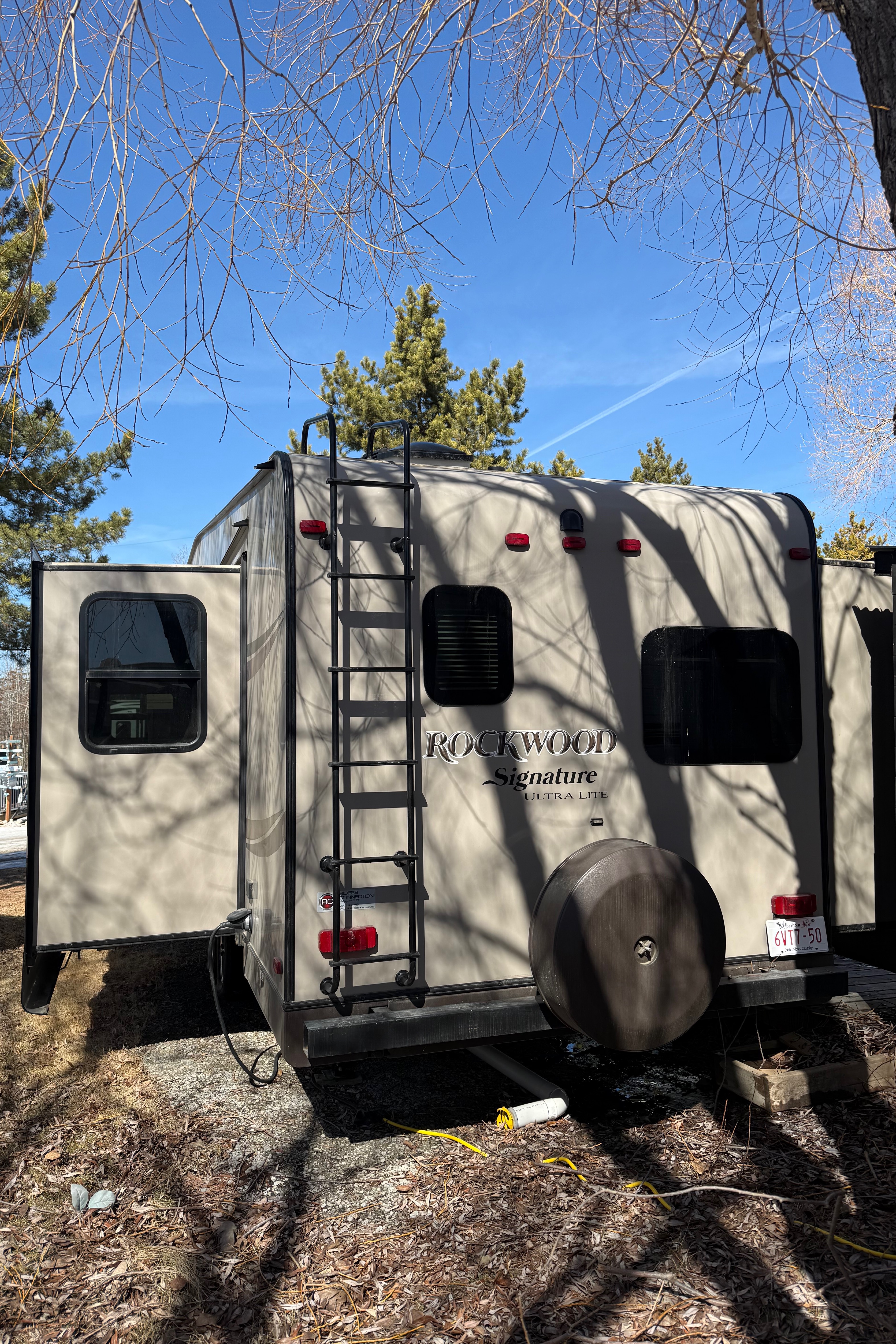 Family Friendly Forest River Rockwood ultra lite Fifth Wheel