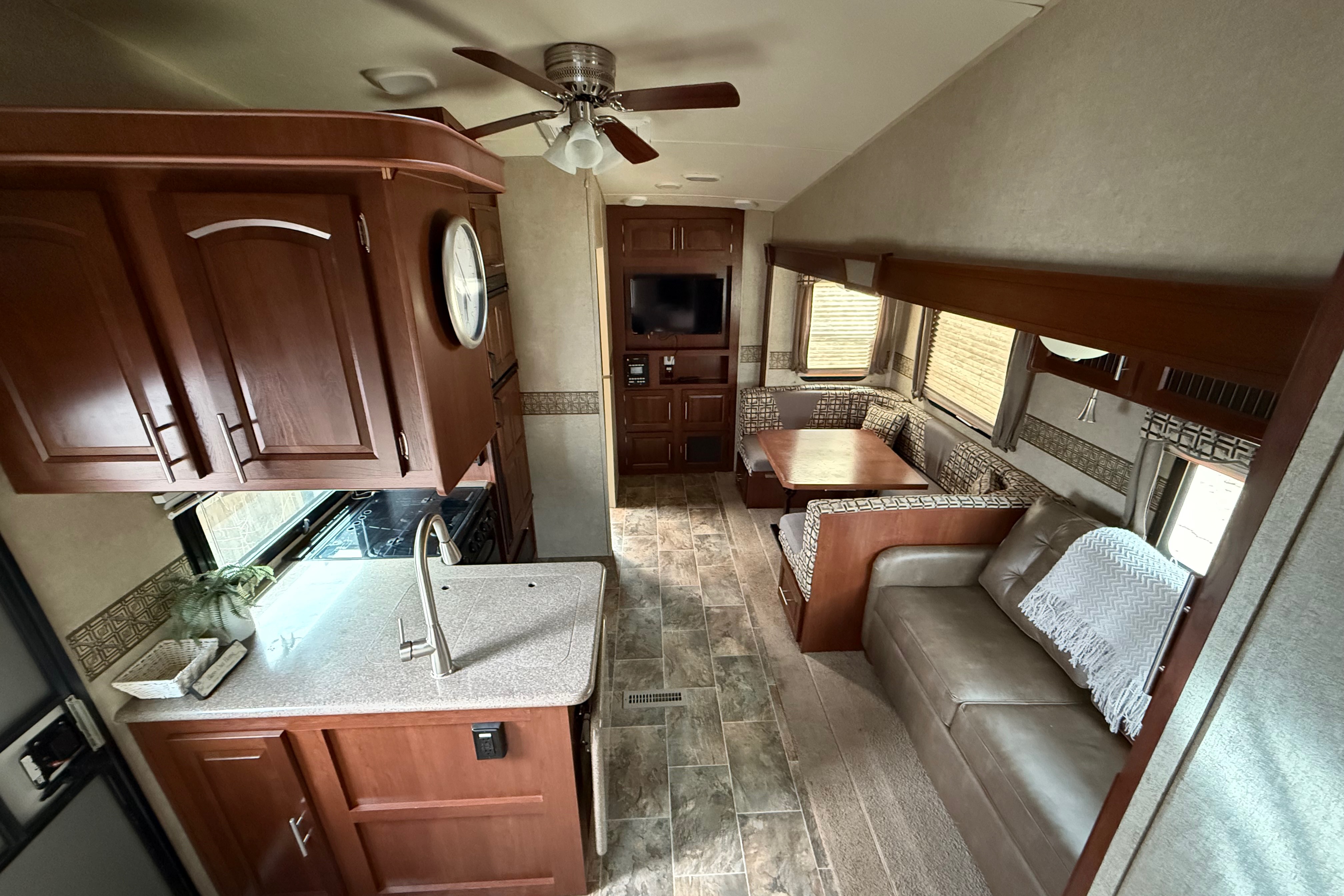 Family Friendly Forest River Rockwood ultra lite Fifth Wheel