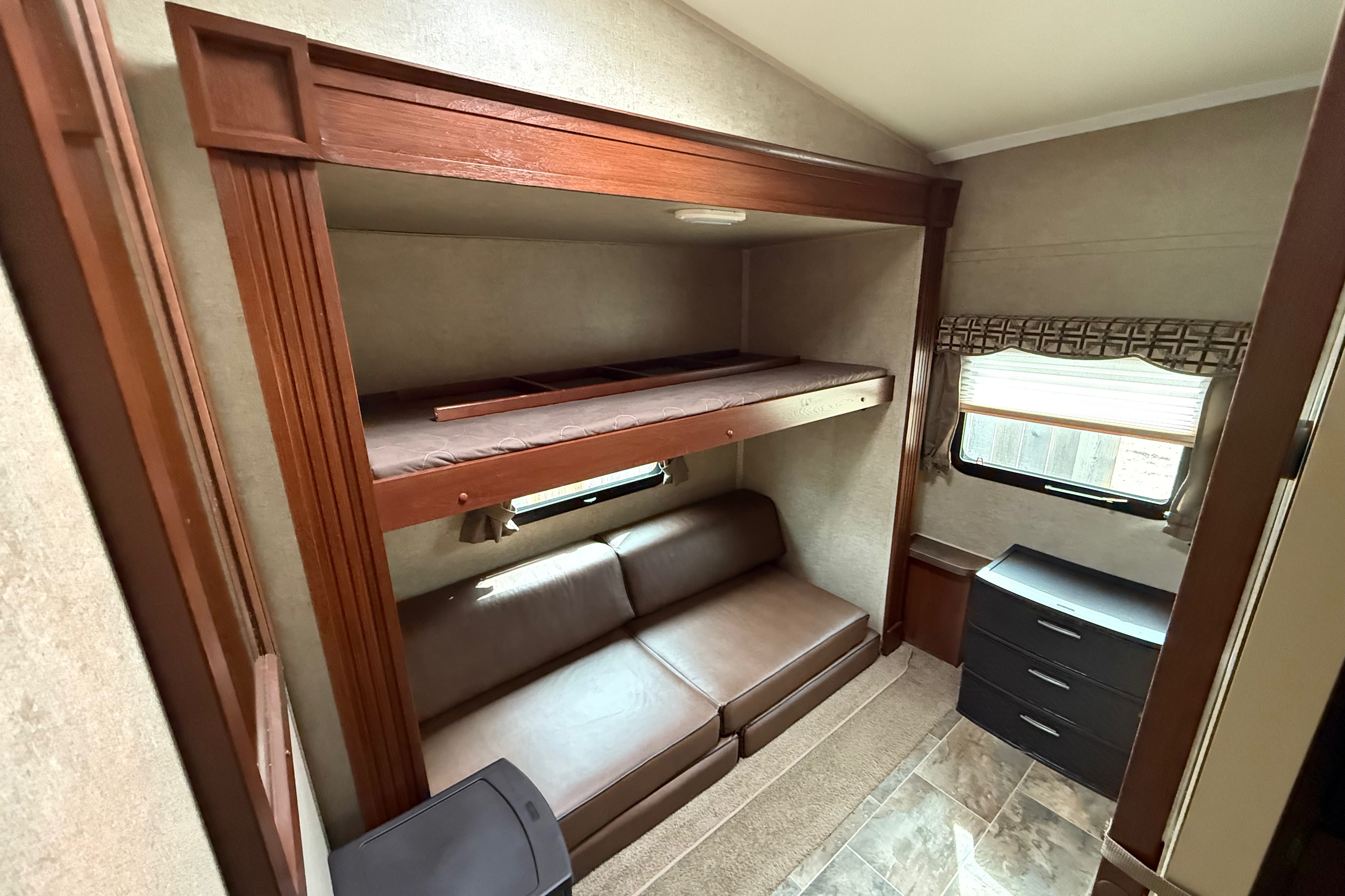 Family Friendly Forest River Rockwood ultra lite Fifth Wheel