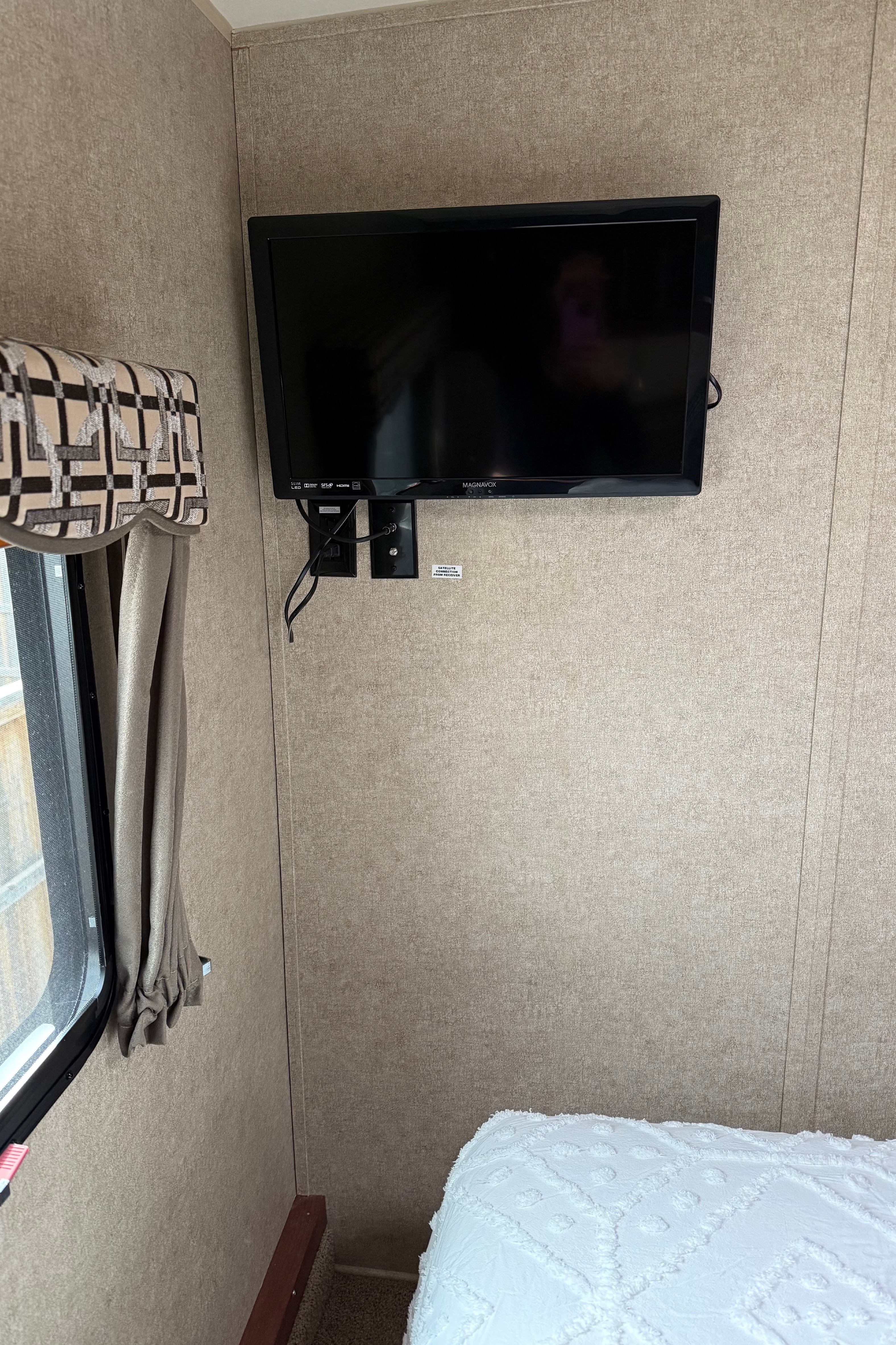 Family Friendly Forest River Rockwood ultra lite Fifth Wheel