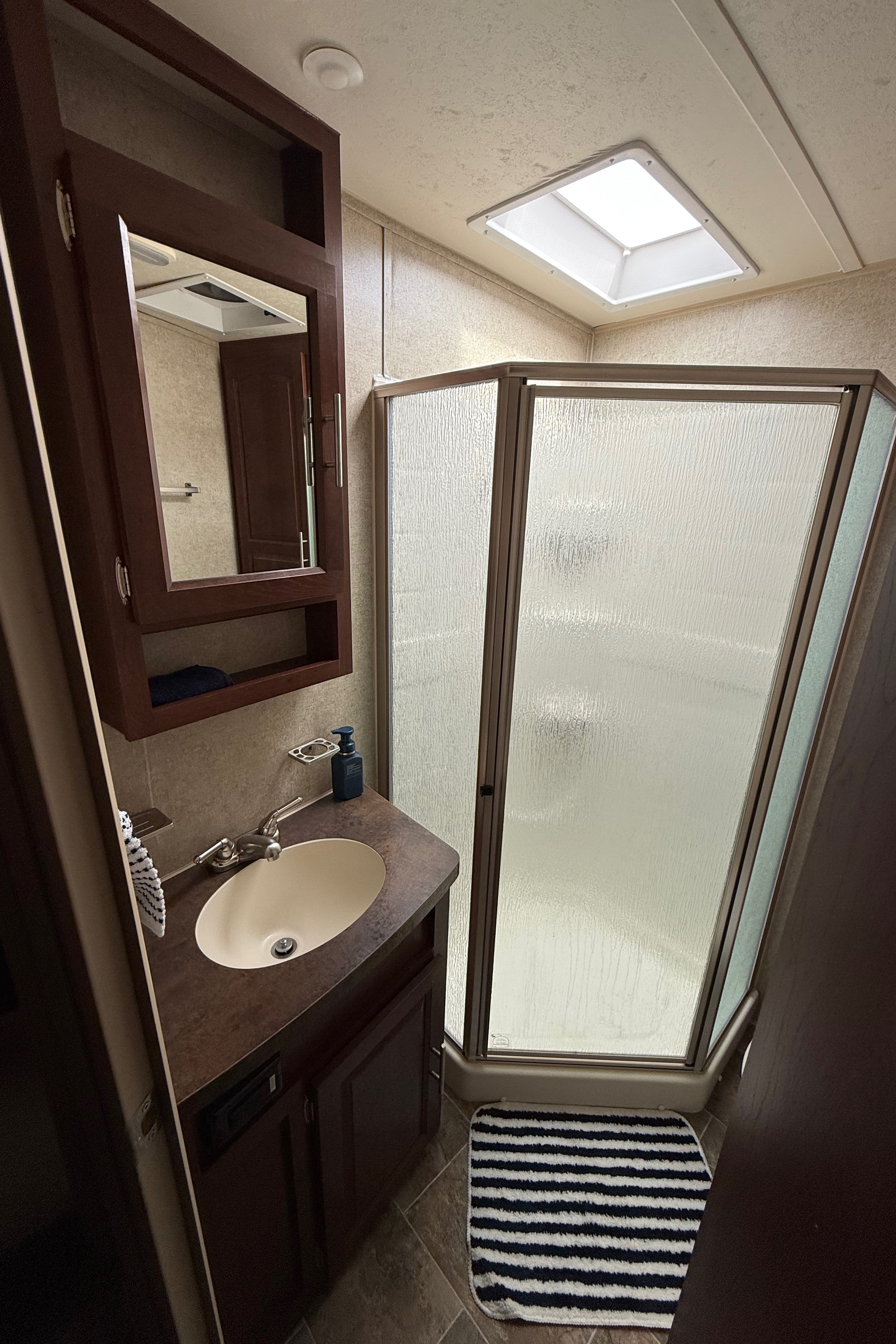 Family Friendly Forest River Rockwood ultra lite Fifth Wheel