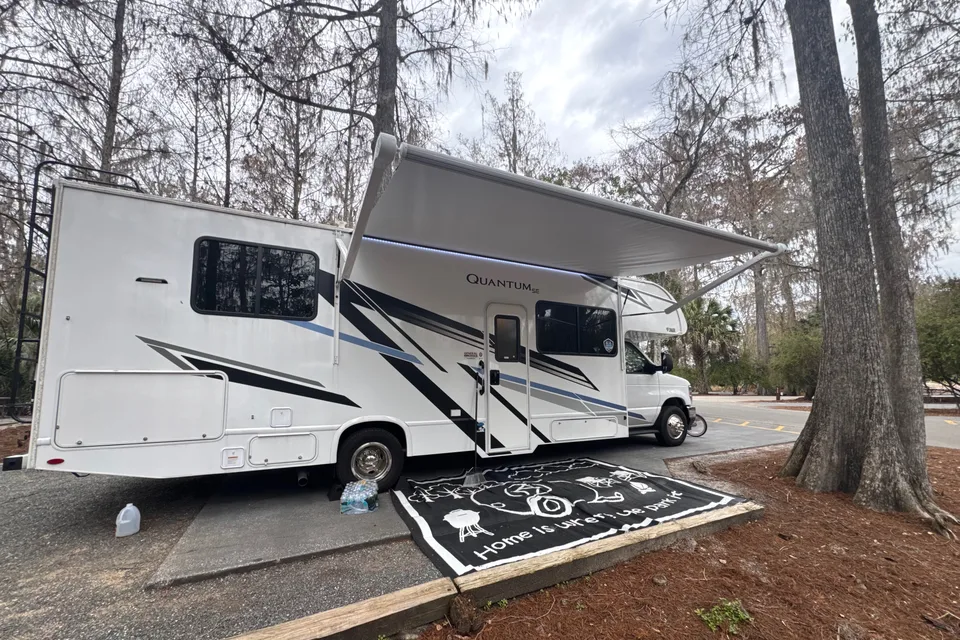 We Deliver | Family Adventure RV | 2025 Thor Quantum SE | Starlink | Sleeps 5