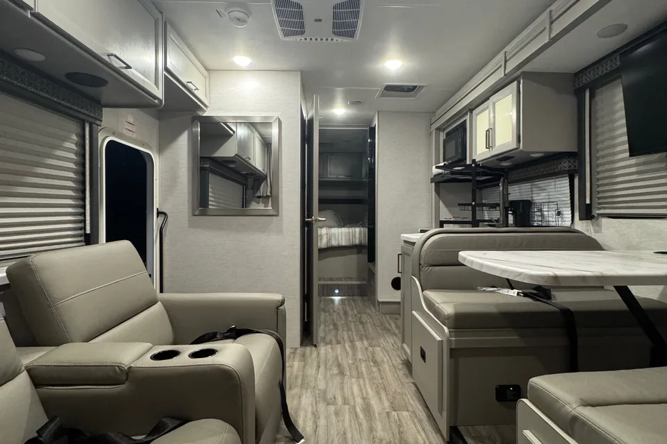 We Deliver | Family Adventure RV | 2025 Thor Quantum SE | Starlink | Sleeps 5