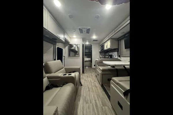 We Deliver I Family RV 2025 Thor Quantum | Starlink | Sleeps 5