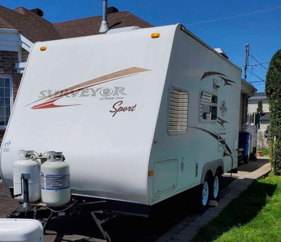 Alexander's & Marie-Claire’s Forest River Surveyor SV306 Travel Trailer