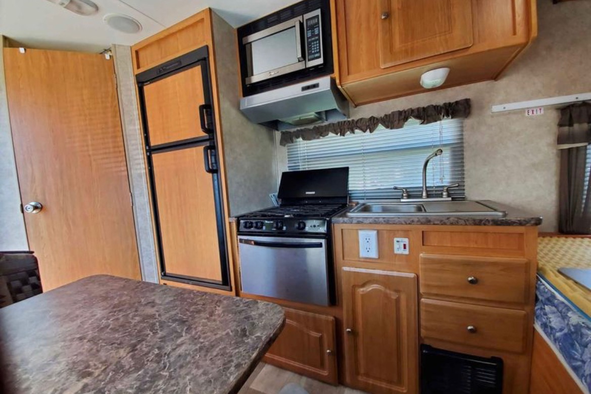 Alexander's & Marie-Claire’s Forest River Surveyor SV306 Travel Trailer