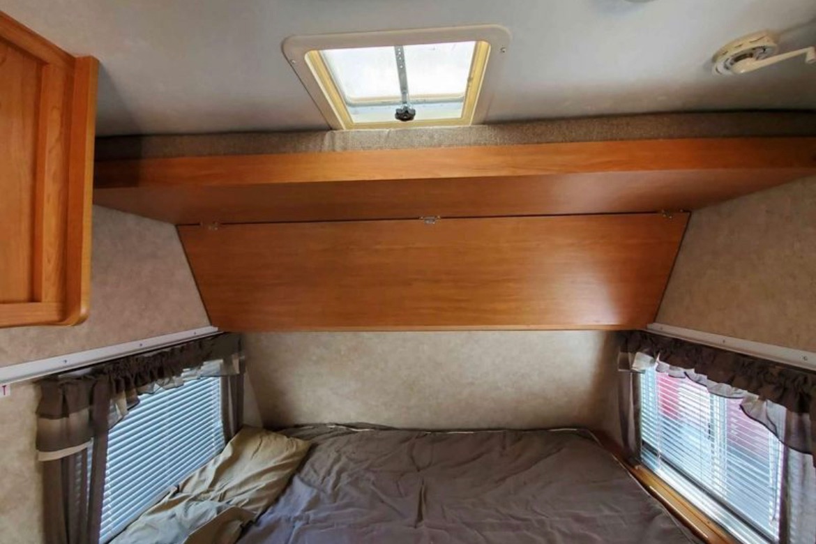 Alexander's & Marie-Claire’s Forest River Surveyor SV306 Travel Trailer