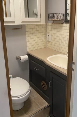 Cozy Updated 29’ Motorhome | 2 Queen Beds | Recliners | Cabin Vibes on Wheels