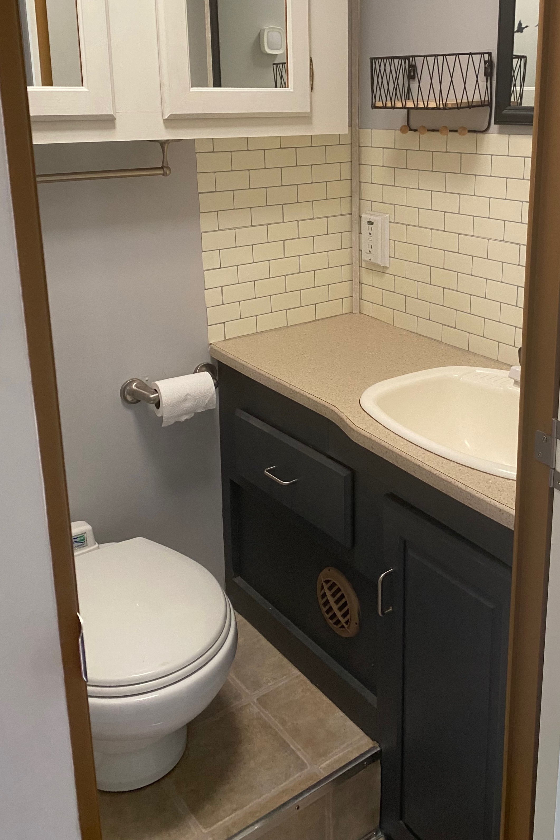 Cozy Updated 29’ Motorhome | 2 Queen Beds | Recliners | Cabin Vibes on Wheels