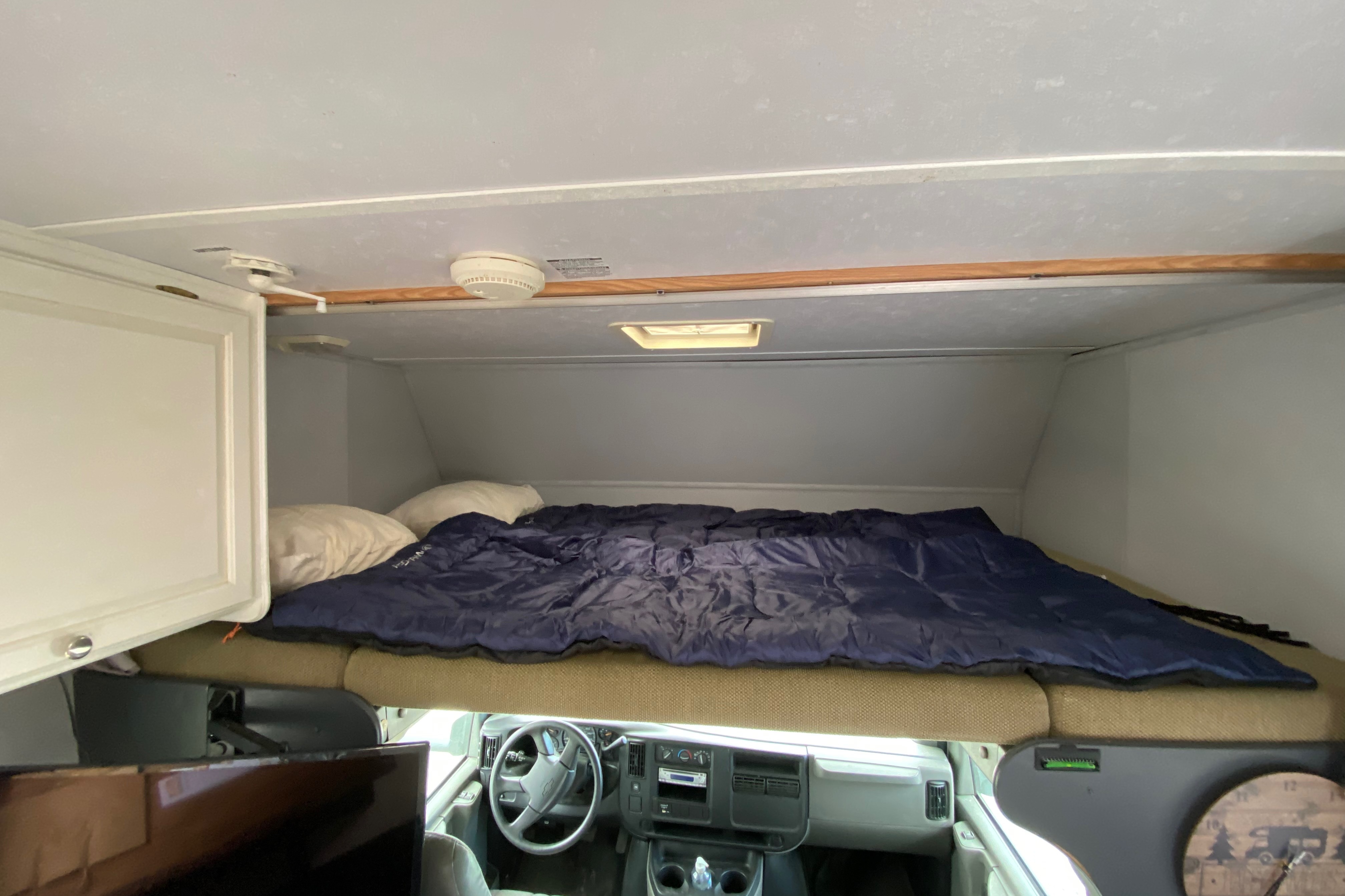 Cozy Updated 29’ Motorhome | 2 Queen Beds | Recliners | Cabin Vibes on Wheels